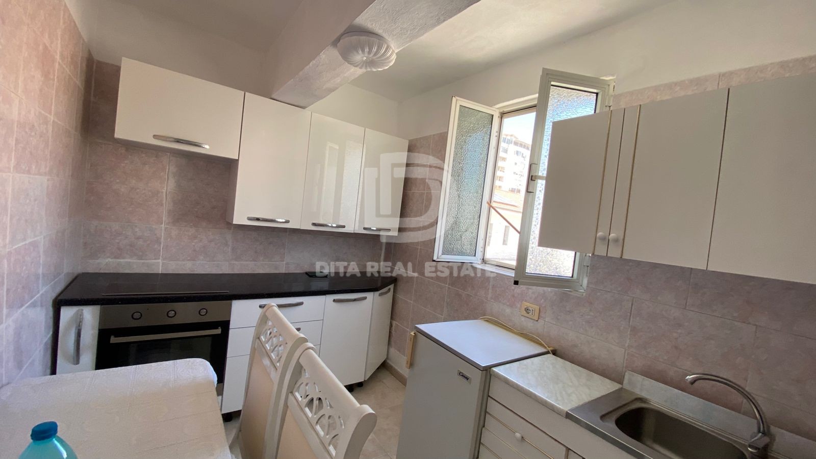SHITET APARTAMENT 3+1 PALLAT EKZISTUES, TATIMET QENDER DURRES 120000 EURO