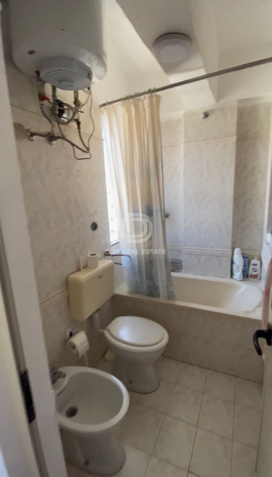SHITET APARTAMENT 3+1 PALLAT EKZISTUES, TATIMET QENDER DURRES 120000 EURO