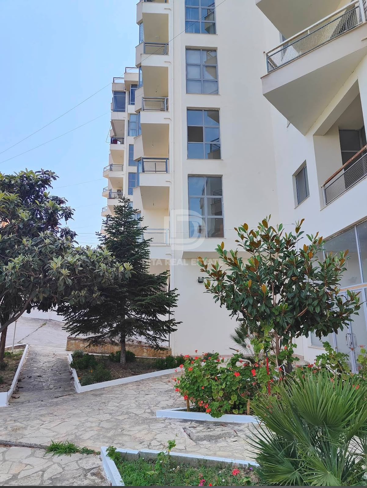 SHITET GARAZHD 23 M2 SHKEMB KAVAJE 13000 EURO