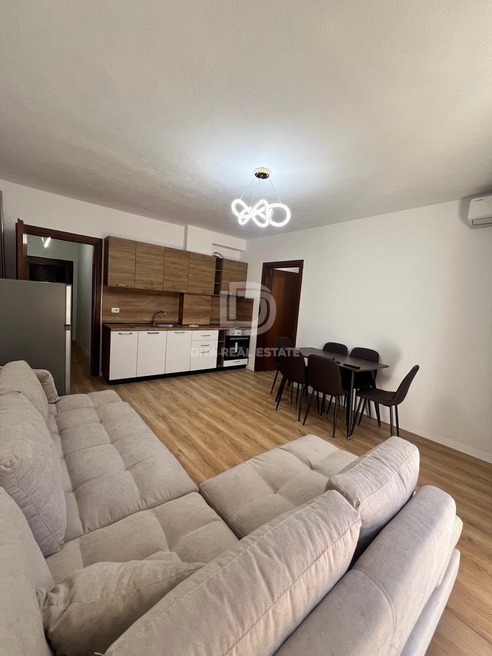 SHITET APARTAMENT 1+1, GOLEM KOMPLEKSI ALBA-ADRIATIK 98000 EURO