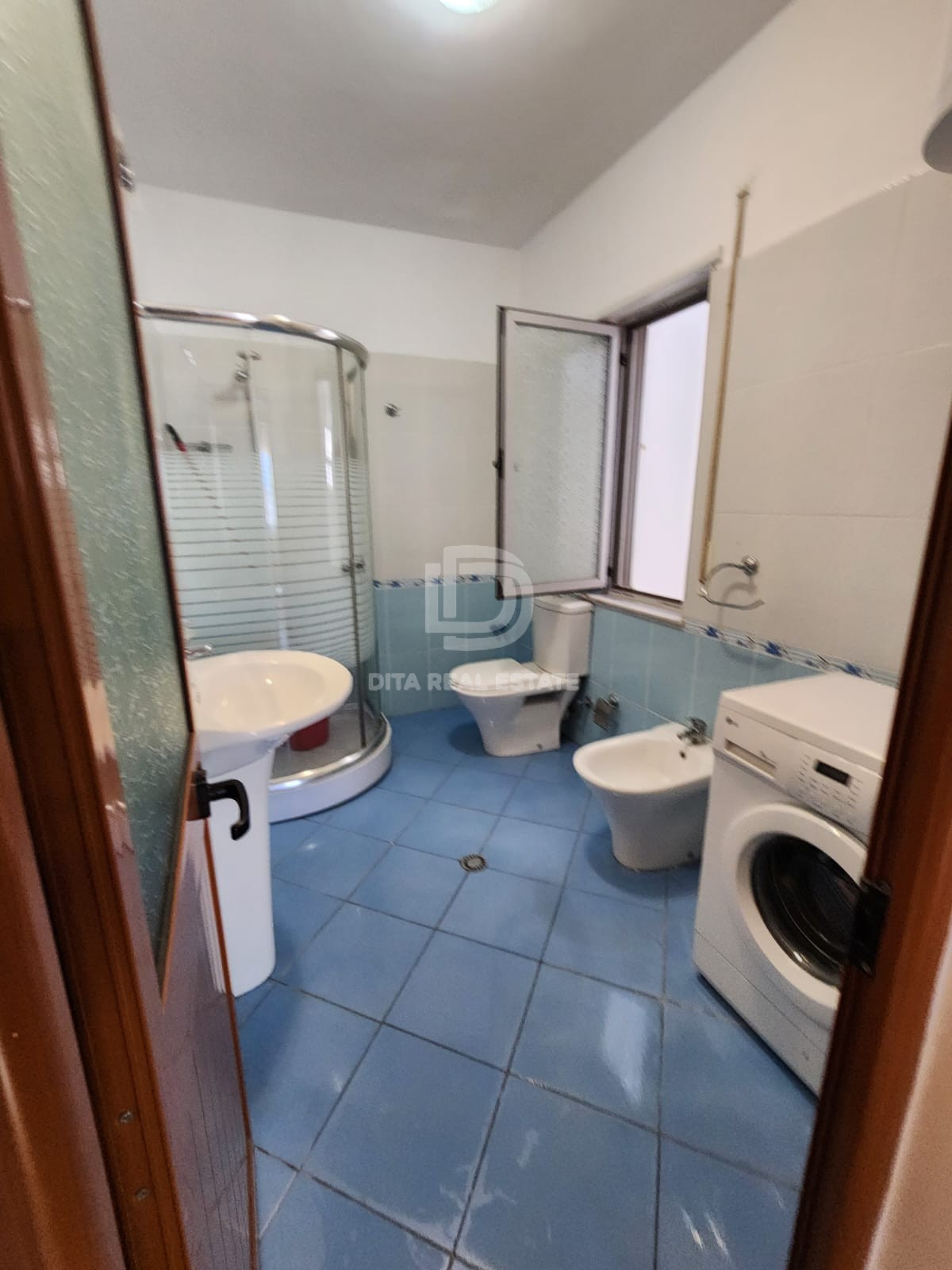 SHITET APARTAMENT 2+1 NE PLAZH DURRES 140000 EURO