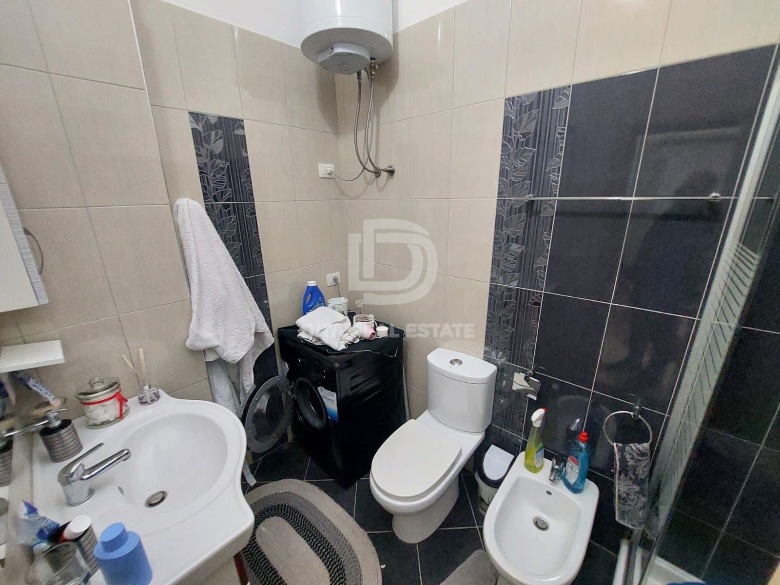 SHITET APARTAMENT 2+2+2 PORTI DURRES 240000 EURO