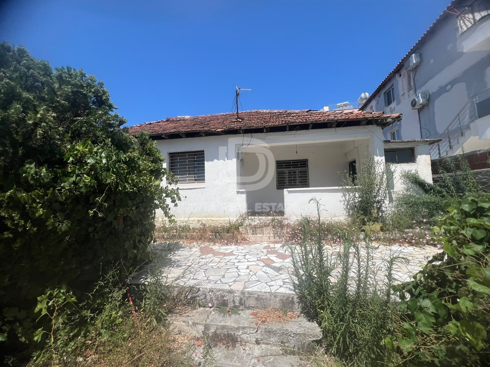 SHITET SHTEPI PRIVATE 3+1 + 443 M2 TOKE RRASHBULL 90000 EURO