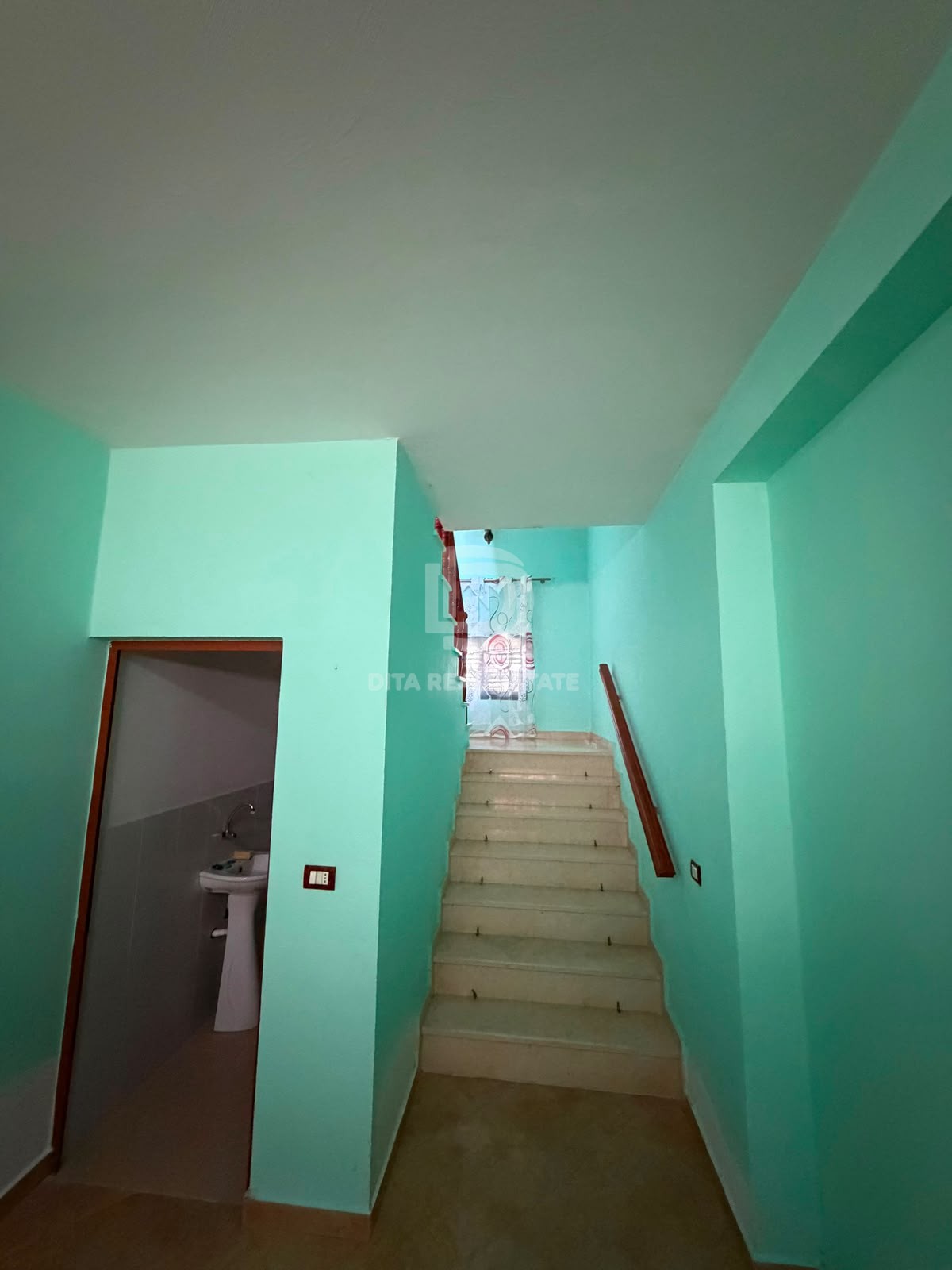 Durres 210,000€ Vilë 3-Kateshe në Shitje - Xhafzotaj, Durres 210.000 €