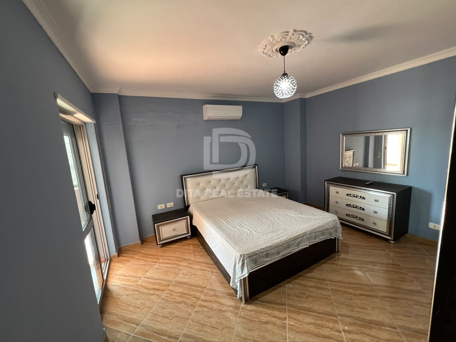 QIRA APARTAMENT 1+1 SHKOLLA BAJRAM CURRI PLAZH 330 EURO