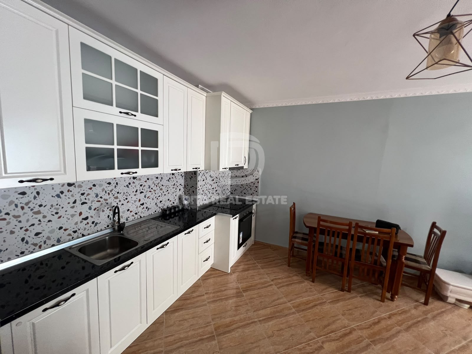 QIRA APARTAMENT 1+1 SHKOLLA BAJRAM CURRI PLAZH 330 EURO