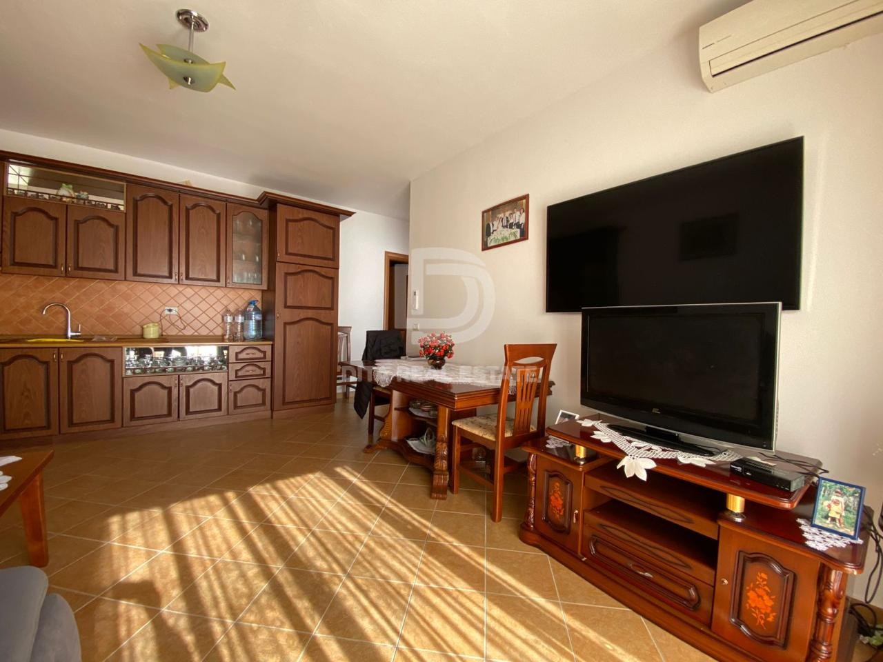 JEPET ME QIRA APARATMENT 2+1 ILIRIA PLAZH DURRES 400 EURO