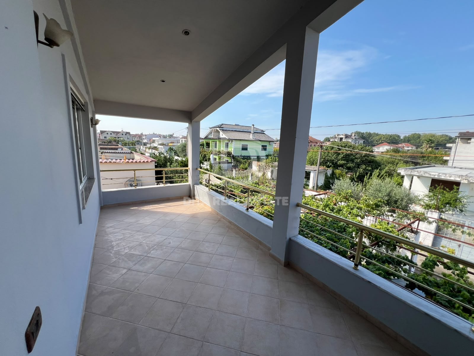 QIRA KATI 2 I NJE VILE 2+1 SUKTH DURRES 250 EURO
