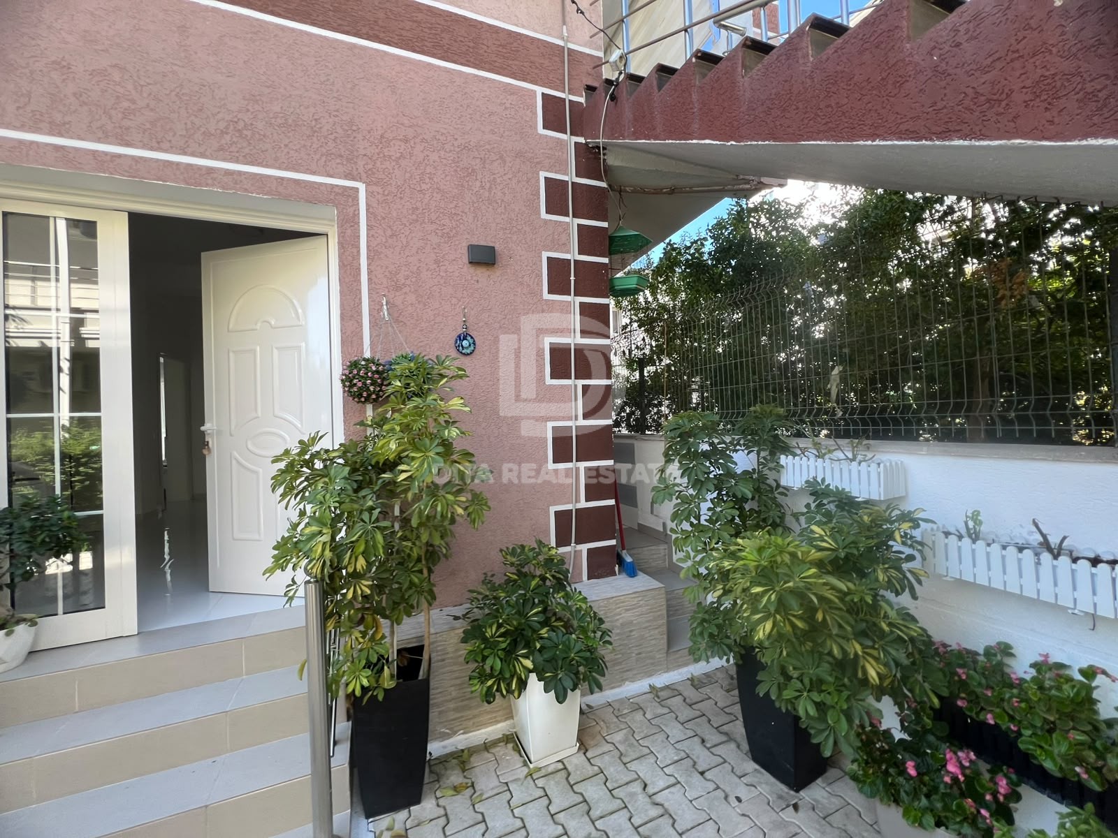QIRA KATI I PARE I NJE  VILE 3+1 NE PLAZH TEK XIXA 500 EURO