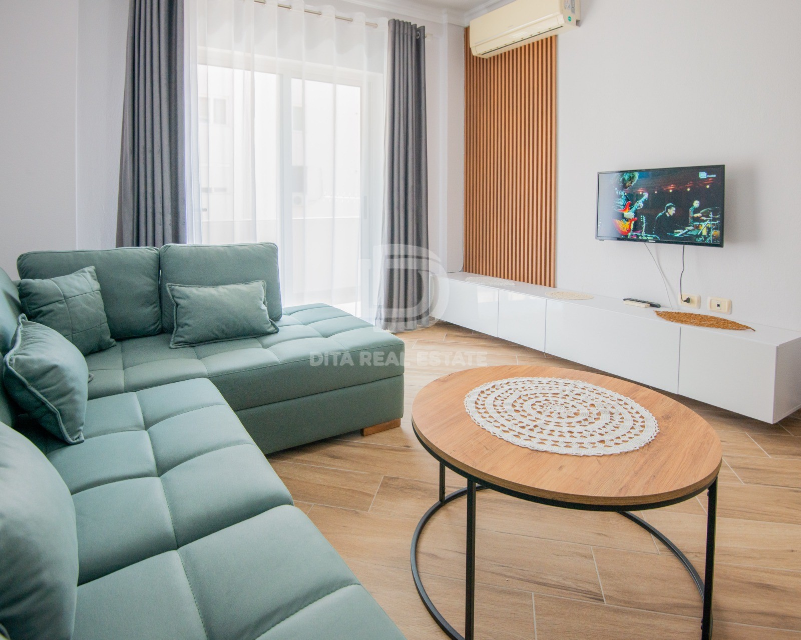 QIRA APARTAMENT I INVESTUAR 1+1, PRANE POSTES PLAZH 500 EURO