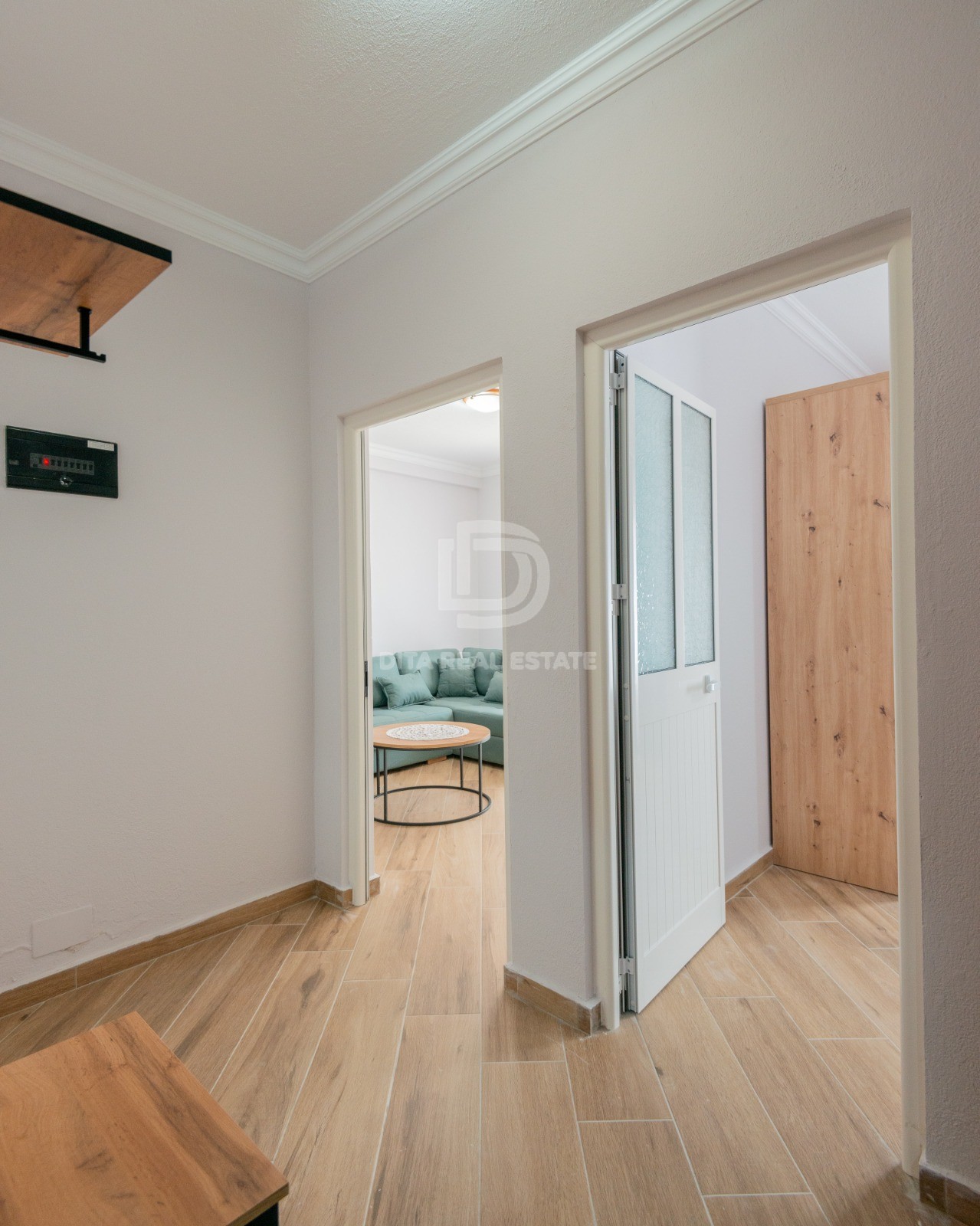 QIRA APARTAMENT I INVESTUAR 1+1, PRANE POSTES PLAZH 500 EURO