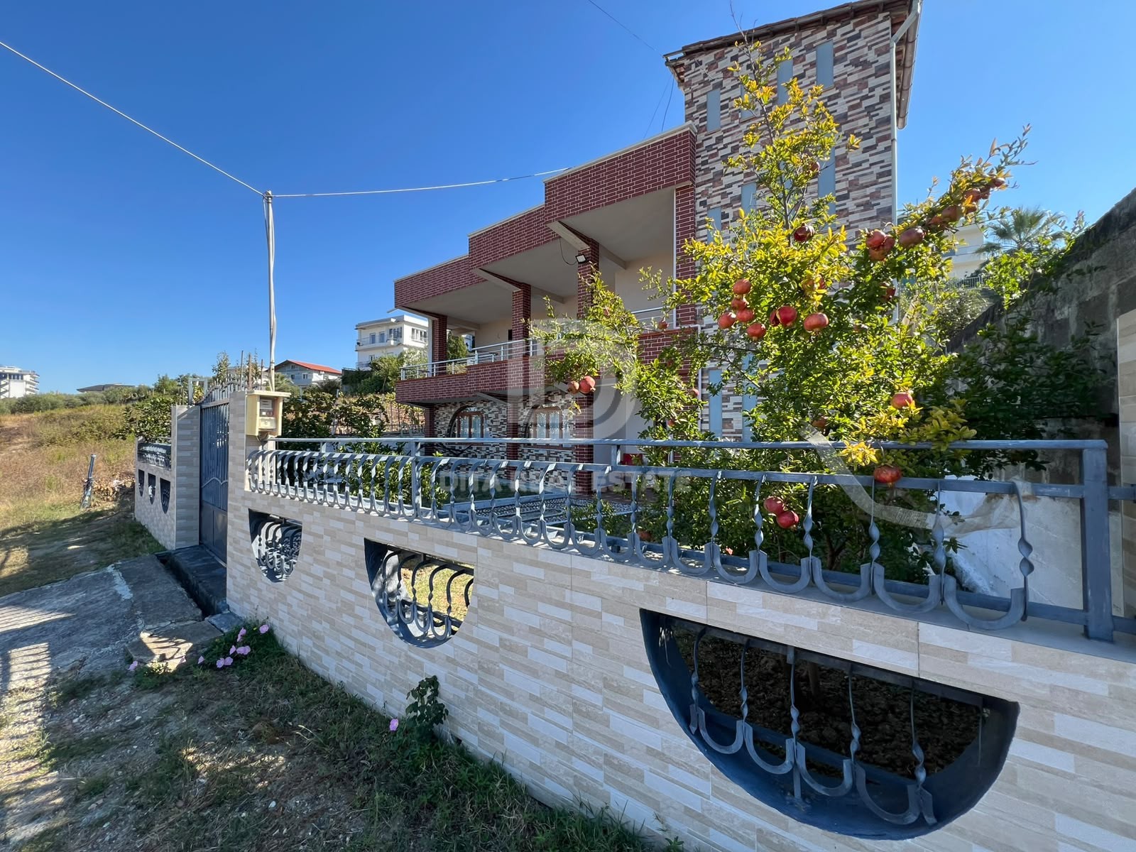 SHITET VILE 2 KATSHE, NE ARAPAJ DURRES 150000 EURO