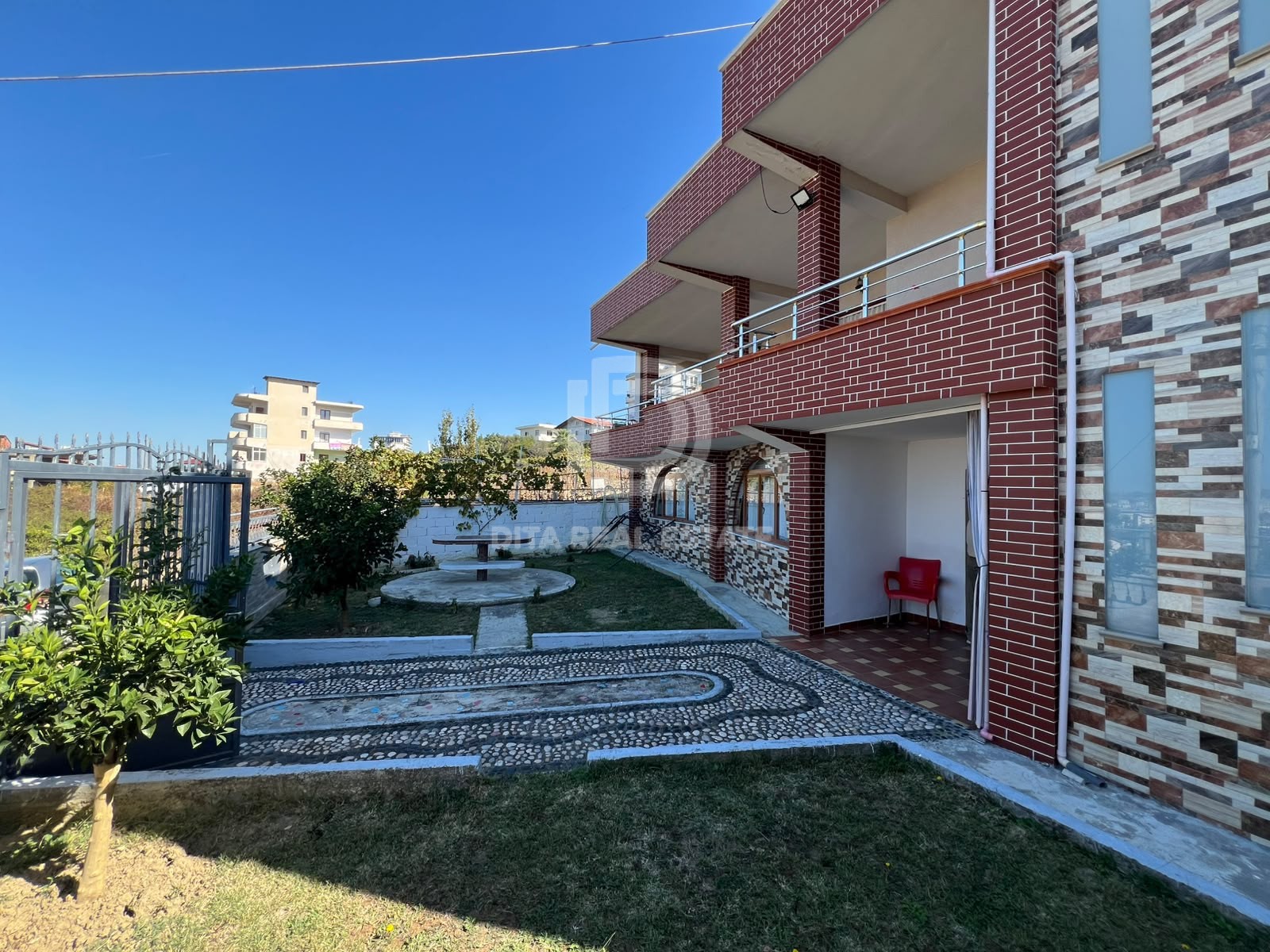 SHITET VILE 2 KATSHE, NE ARAPAJ DURRES 150000 EURO