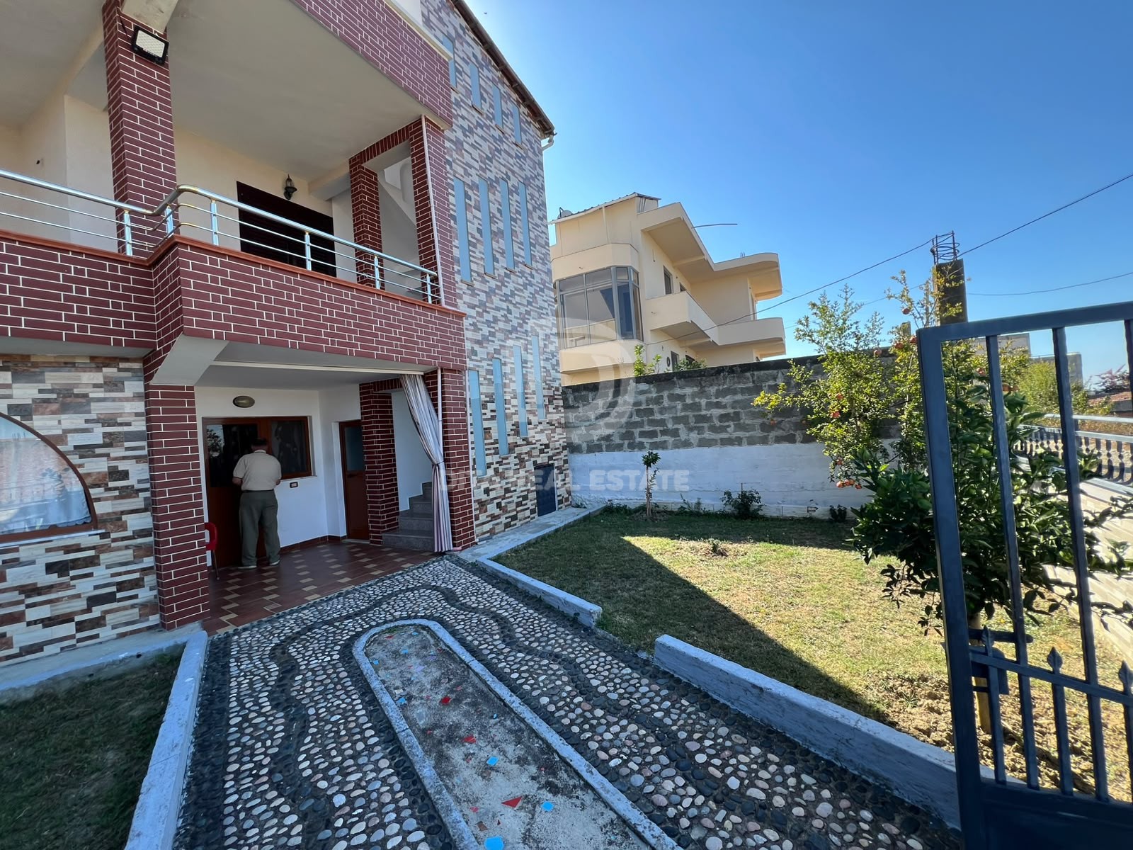 SHITET VILE 2 KATSHE, NE ARAPAJ DURRES 150000 EURO